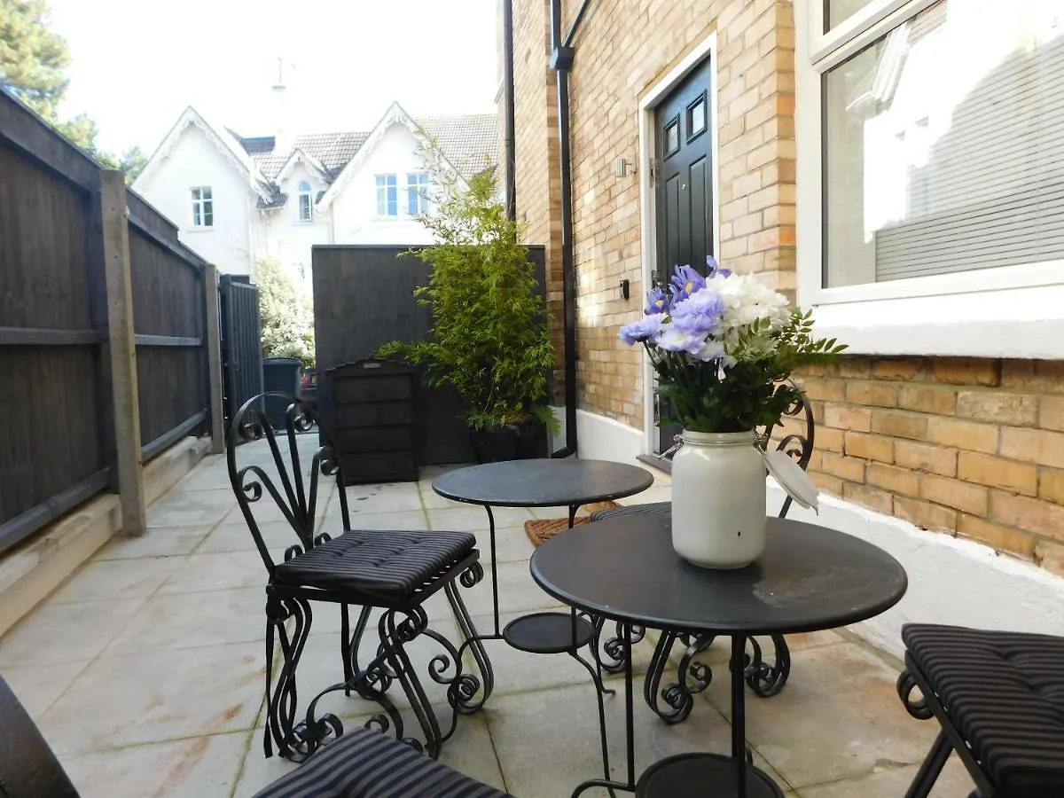 Victorian Beach Retreat with Patio and Parking Bournemouth 0*,